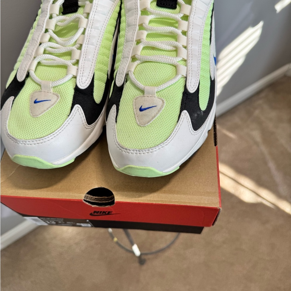 Men’s Nike Air Max Triax running shoes. - Picture 5 of 8